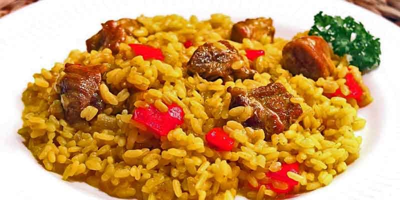 arroz amarillo cubano con cerdo